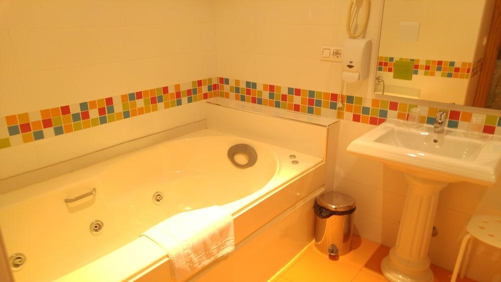 Hotel Verona Puertollano Zewnętrze zdjęcie