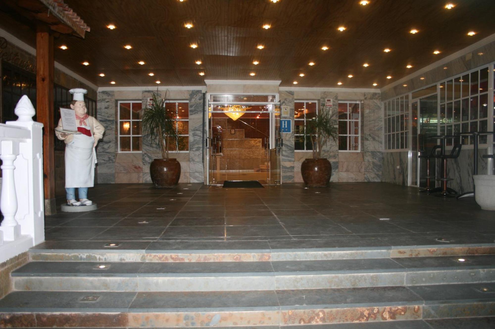 Hotel Verona Puertollano Zewnętrze zdjęcie